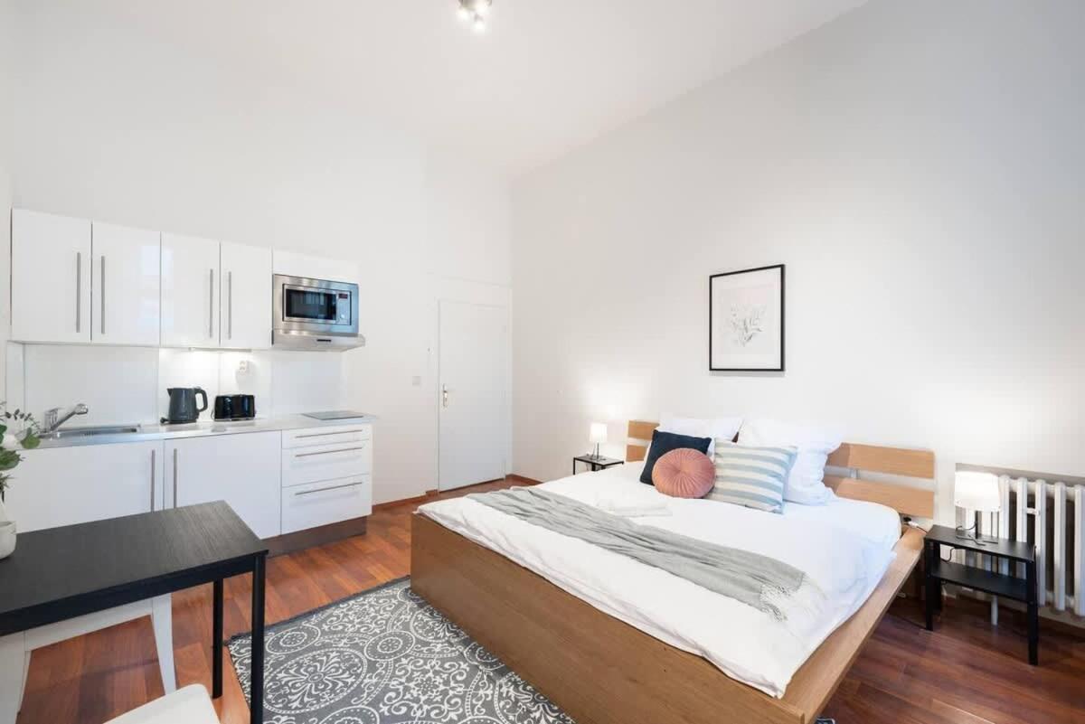 Sunny Old Town Apartment Prag