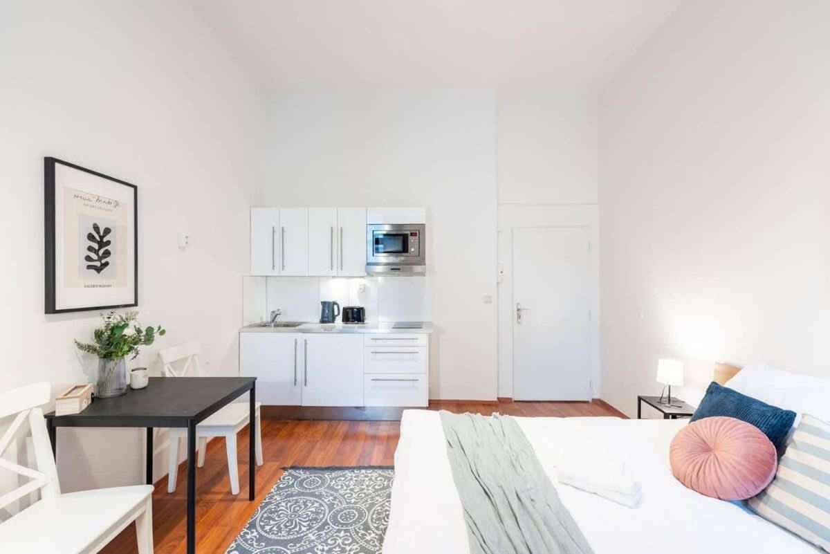 Sunny Old Town Apartment Prag